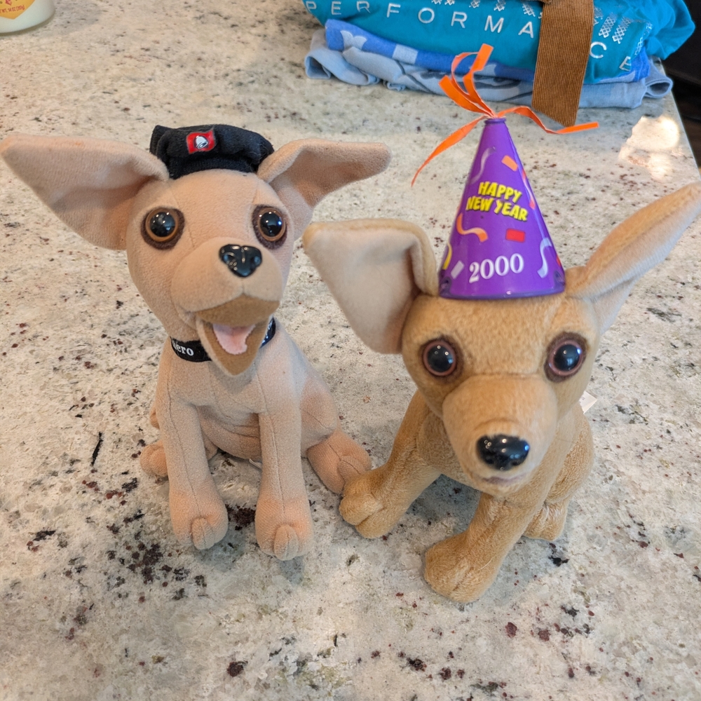  "¡Yo quiero Taco Bell!" Set Of 2 Taco Bell Chihuahua Dogs. One Has A Recording.